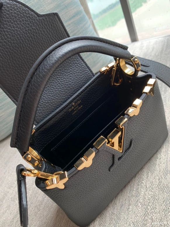 WIS MINI LOUIS CAPUCINES VUITTON 1121